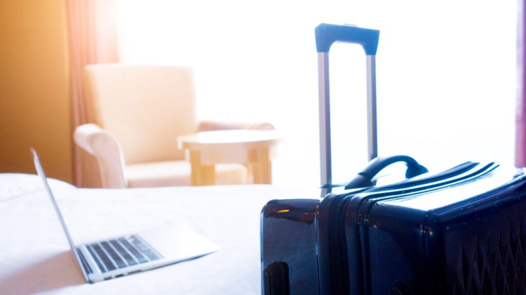 自社に合った旅費規程の作り方|合同会社あすだち