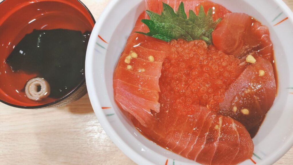 紀の代「いくらとまぐろの丼ぶり」|合同会社あすだち
