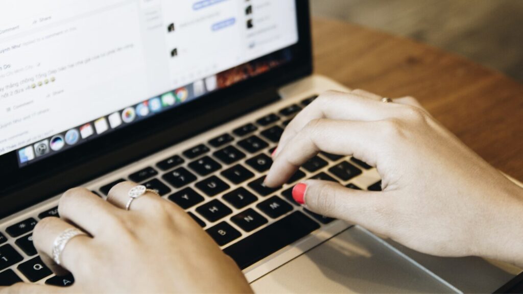 ワーケーションに向いている仕事・職種とは？｜合同会社あすだち