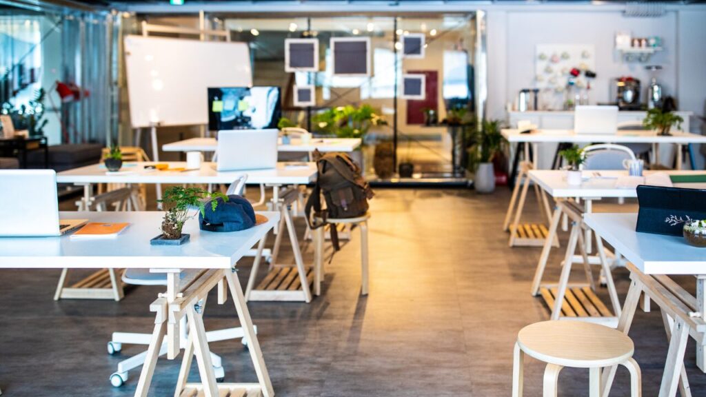 横浜駅でドロップイン利用が可能なコワーキングスペース|合同会社あすだち